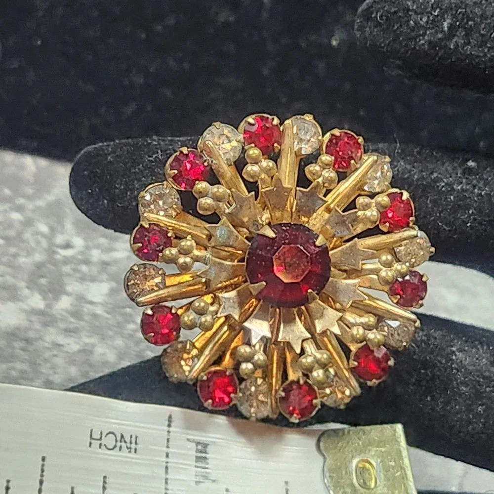 Vintage Gold Tone Ruby Red & Clear Rhinestone Sunburst Starburst Brooch Pin